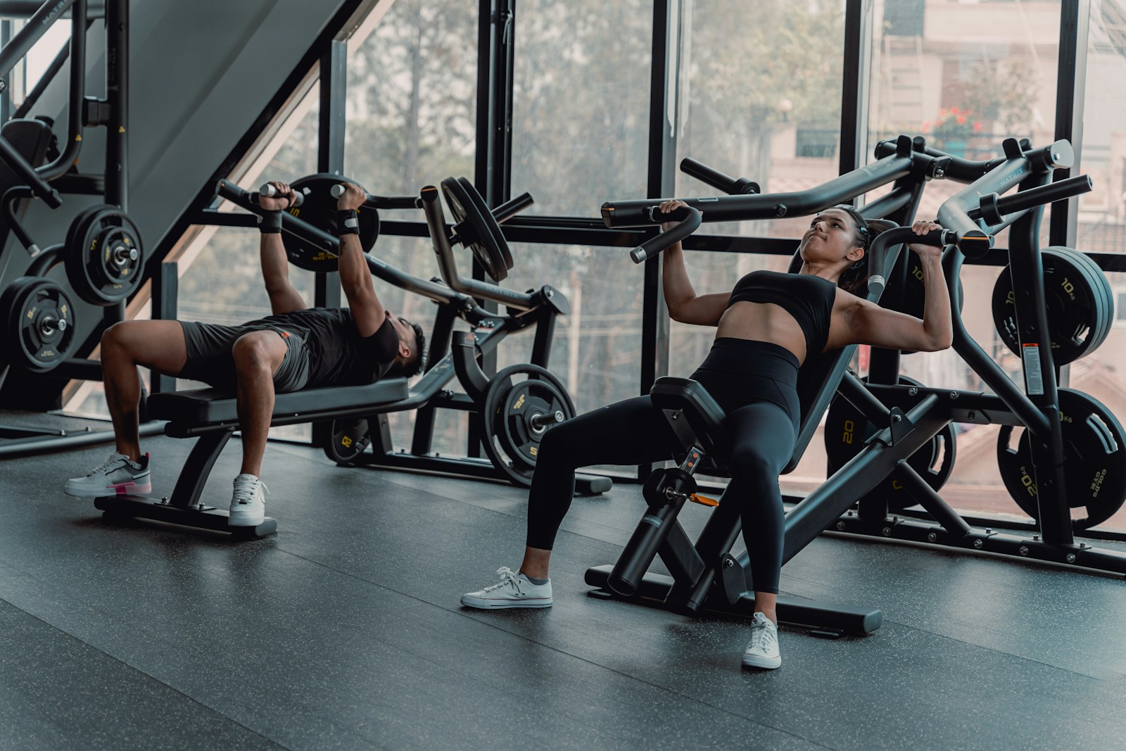 A shared training session in a gym